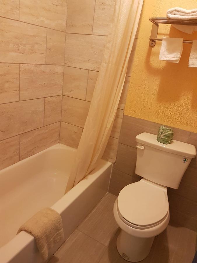 Executive Inn Victoria Esterno foto