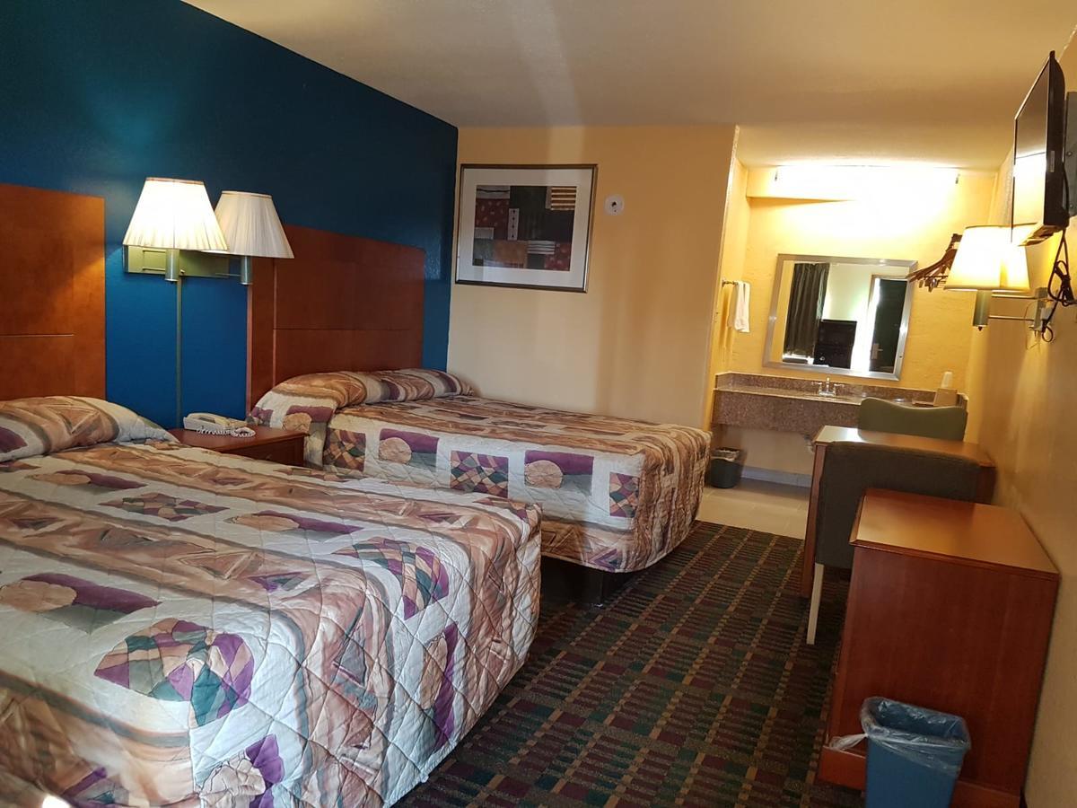 Executive Inn Victoria Esterno foto
