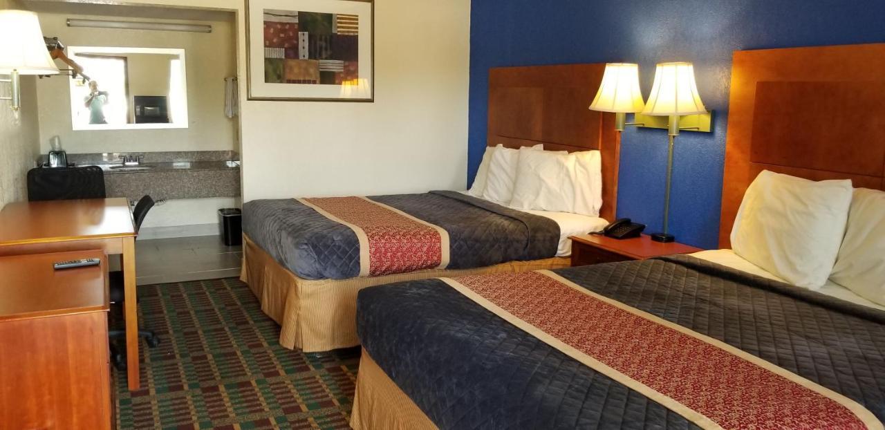 Executive Inn Victoria Esterno foto